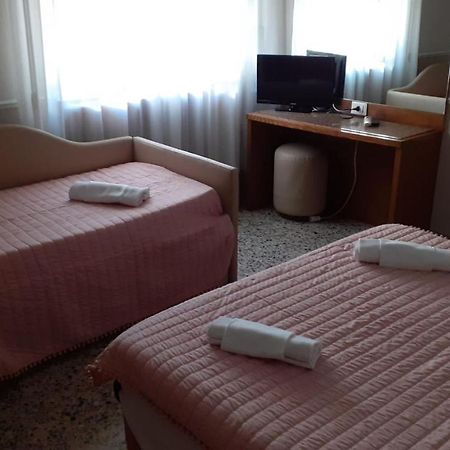 Hotel Ristorante La Terrazza Лидо Ди Камайоре Екстериор снимка