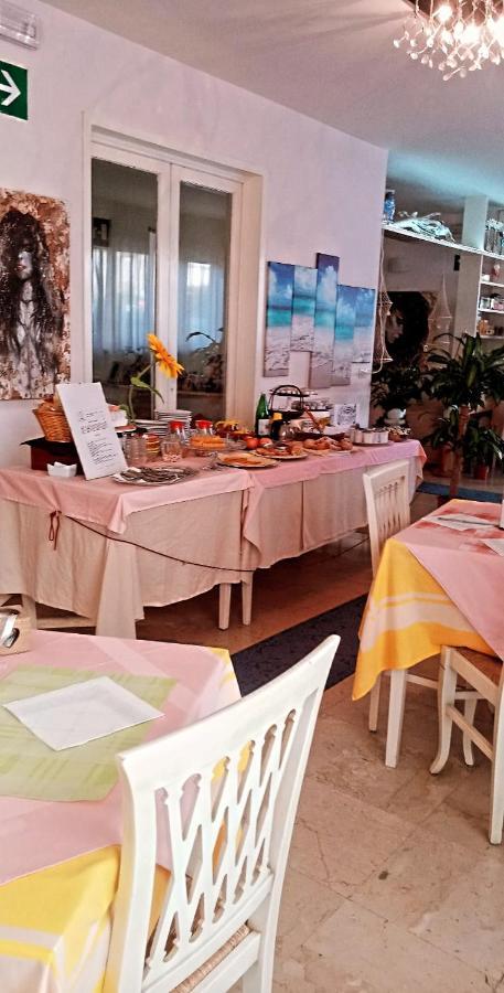 Hotel Ristorante La Terrazza Лидо Ди Камайоре Екстериор снимка