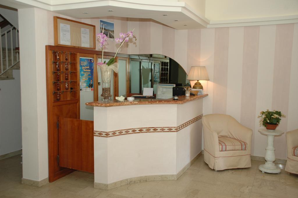 Hotel Ristorante La Terrazza Лидо Ди Камайоре Екстериор снимка