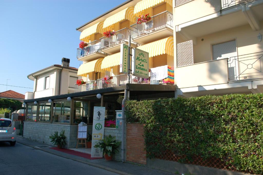Hotel Ristorante La Terrazza Лидо Ди Камайоре Екстериор снимка