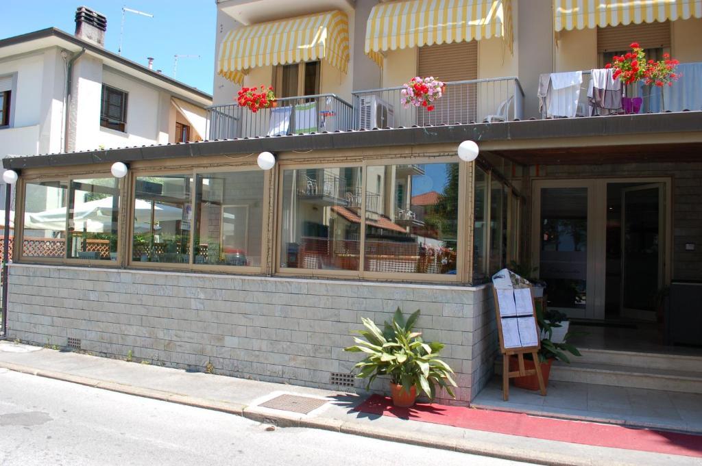 Hotel Ristorante La Terrazza Лидо Ди Камайоре Екстериор снимка