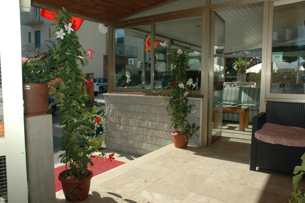 Hotel Ristorante La Terrazza Лидо Ди Камайоре Екстериор снимка
